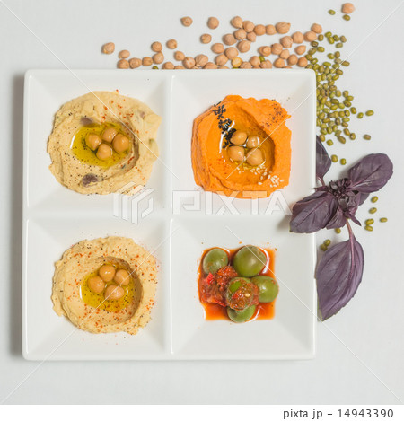 Delicious and healthy hummus  14943390