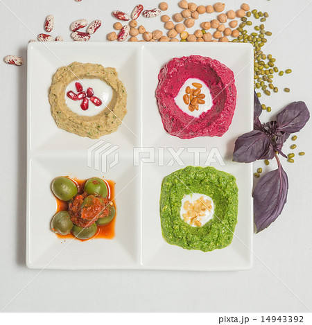 Delicious and healthy hummus Delicious and healthy hummus 14943392