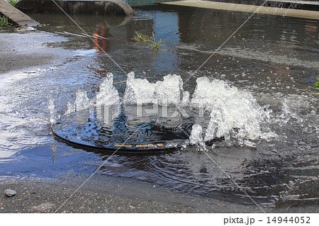 冠水するマンホール 14944052