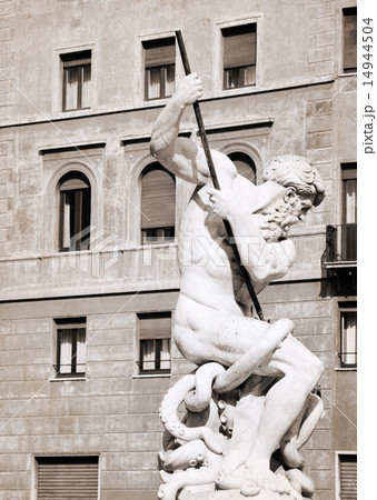 Fontana di Nettuno in Piazza Navona, Rome, Italy Fontana di Nettuno in Piazza Navona, Rome, Italy 14944504