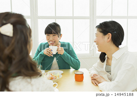 小学生 ママ友の写真素材