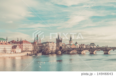 The view over the Vltava river, Charles bridge 14946643