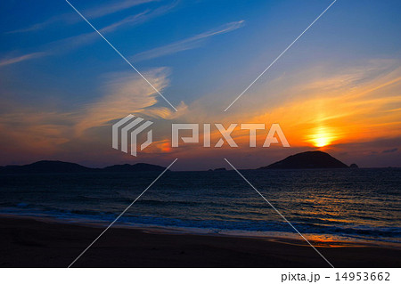 志賀島　勝馬ビーチの夕陽ⅡⅠ（福岡市） 14953662