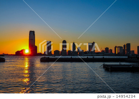 ニューヨークマンハッタンの夕陽 14954234