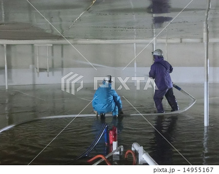 消火ホースによるタンク内面の洗浄 14955167