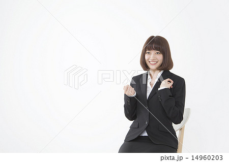 面接で話をするビジネス女性イメージ 面接で話をするビジネス女性イメージ 14960203