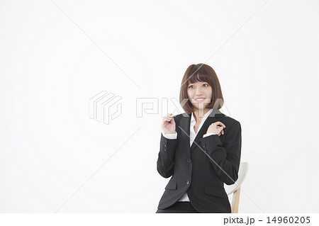 面接で話をするビジネス女性イメージ 面接で話をするビジネス女性イメージ 14960205