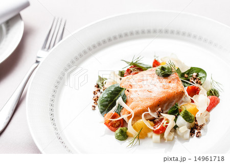 salmon with vegetables 14961718
