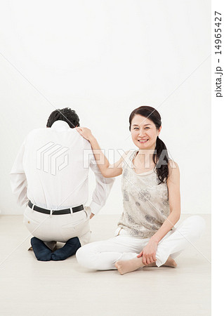 夫を許す妻 14965427