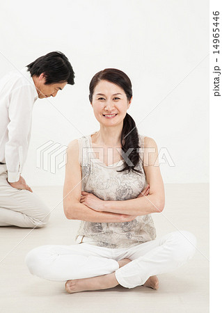 夫を許す妻 14965446
