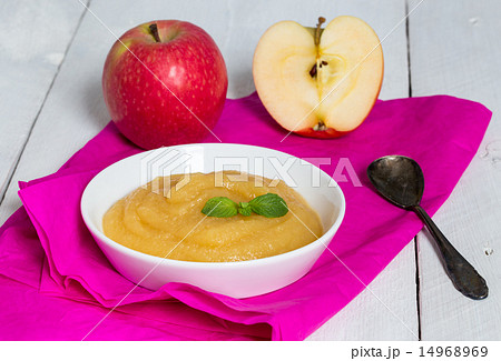 Applesauce on pink paper and spoon Applesauce on pink paper and spoon 14968969