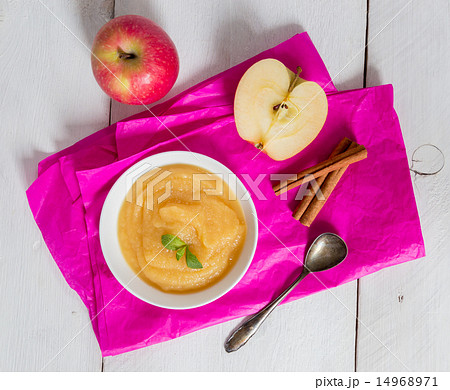 Applesauce on pink paper and spoon 14968971