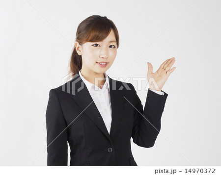 スーツを着た女性 14970372