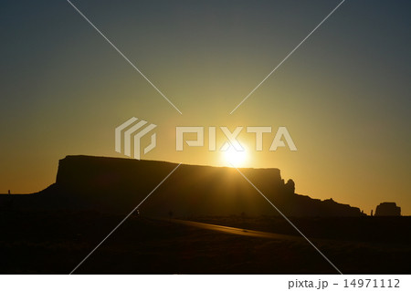 モニュメントバレーの朝日 モニュメントバレーの朝日 14971112