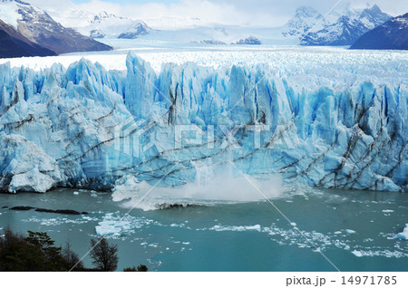アルゼンチン　エル・カラファテ　ペリトモレノ氷河崩落 14971785
