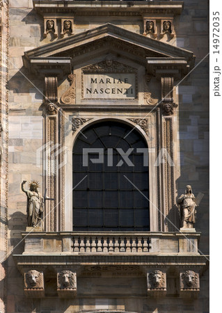 windows in the dome 14972035