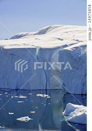 Huge iceberg in the Jacobshavn icefjord, Greenland Huge iceberg in the Jacobshavn icefjord, Greenland 14973858