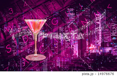 都会の夜景とパソコンとカクテルグラス 都会の夜景とパソコンとカクテルグラス 14976676