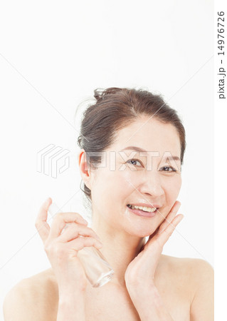 ミドル女性の顔 14976726