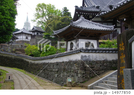 寺院と教会の見える風景（長崎県平戸市） 14977850