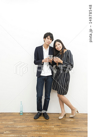 乾杯する男女 乾杯する男女 14978548