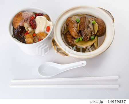 Chicken and herb soup in pot, Chinese food style. 14979837