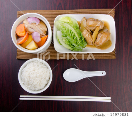 Chicken and herb soup in pot, Chinese food style. 14979881