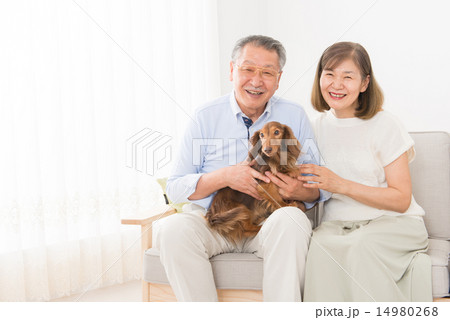シニア夫婦 介護イメージ 14980268