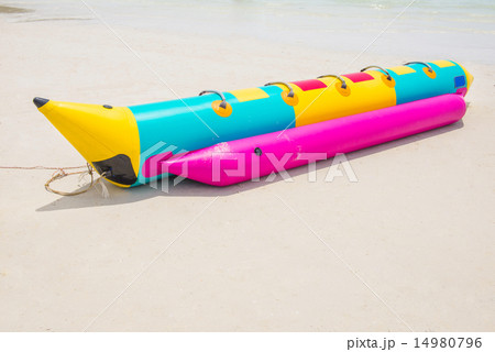 Banana boat on beach 14980796