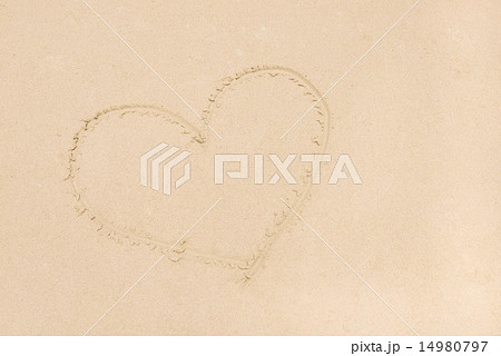 sand beach as heart shape 14980797