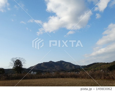 山がある田舎の風景 14983062