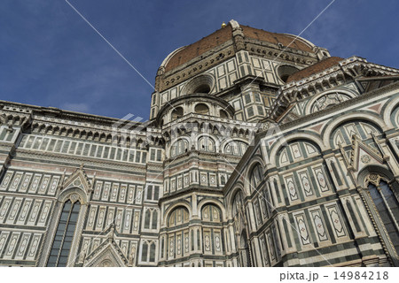 イタリア・フィレンツェのドォーモ（大聖堂）晴れ　青空　高画素 14984218