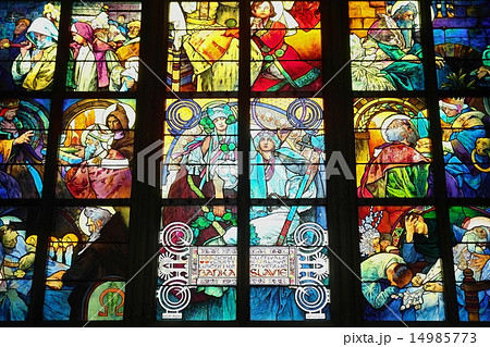 チェコ共和国プラハ 聖ヴィート大聖堂のステンドグラス ミュシャの写真素材