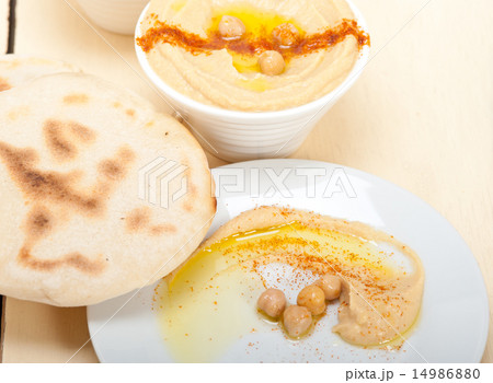 Hummus with pita bread Hummus with pita bread 14986880