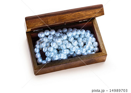Wooden chest with white pearl necklace 14989703