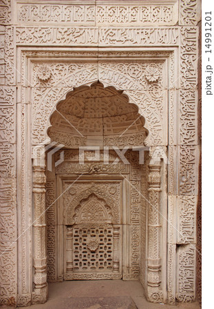 クトゥブミナールの一部/インド・デリー クトゥブミナールの一部/インド・デリー 14991201