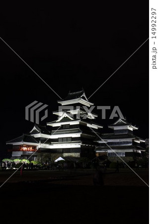 信州 国宝松本城の夜景 信州 国宝松本城の夜景 14992297