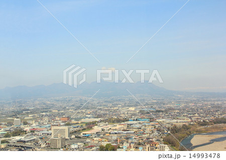 群馬県庁展望ホールより前橋市と榛名山を望む風景　 14993478