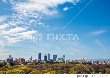 名古屋城と高層ビル群 14993702
