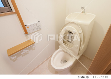 住宅のトイレ　 14997636