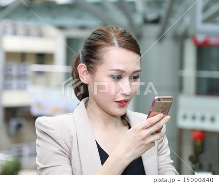 Woam text speak smart phone 15000840