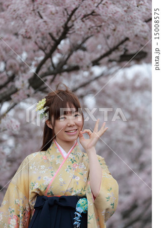 10.20代日本人女性袴姿 15008575