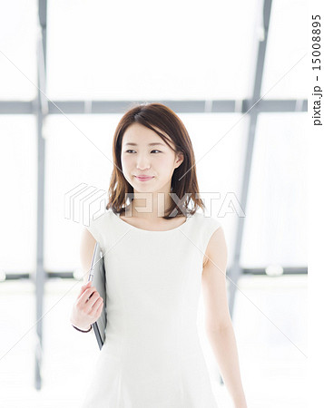 若い女性 15008895