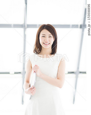 若い女性 15008896