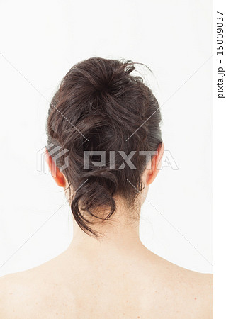 ミドル女性の後ろ姿 15009037