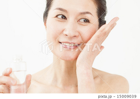 ミドル女性の顔 15009039