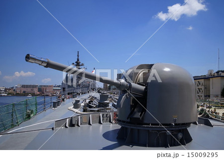 護衛艦 ゆうぎり 主砲・単装速射砲 ( 海上自衛隊 横須賀基地 ) 護衛艦 ゆうぎり 主砲・単装速射砲 ( 海上自衛隊 横須賀基地 ) 15009295