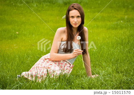 Girl with dandelion 15011570