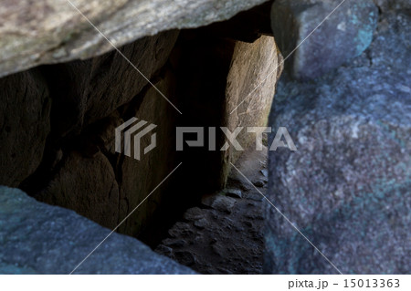 上から覗いた石舞台古墳の内部 上から覗いた石舞台古墳の内部 15013363