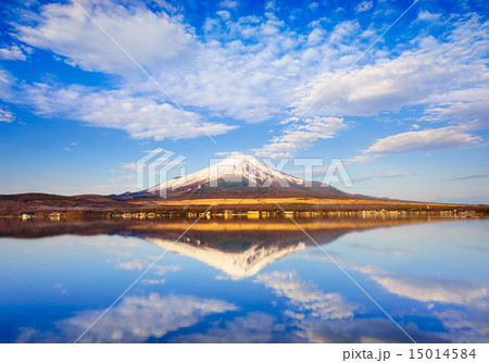 Mt.Fuji with Lake Yamanaka, Yamanashi, Japan Mt.Fuji with Lake Yamanaka, Yamanashi, Japan 15014584